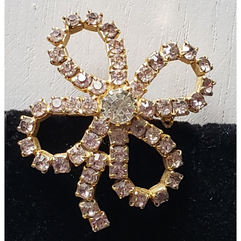 Vintage 4 Leaf Clover Shamrock Gold Tone with/ Light Pink Rhinestone Brooch